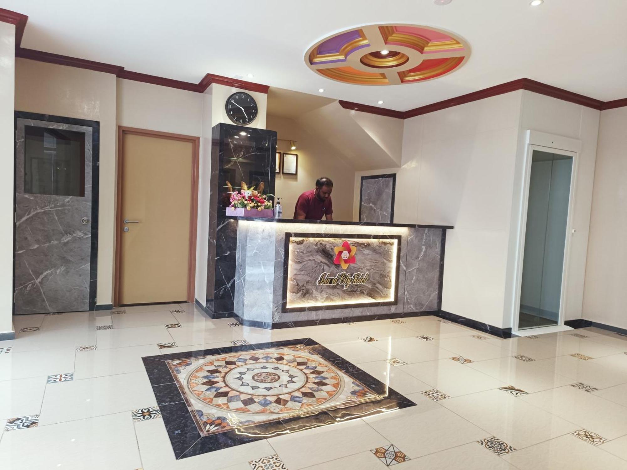 Hotel Capital O 90897 Island George Town