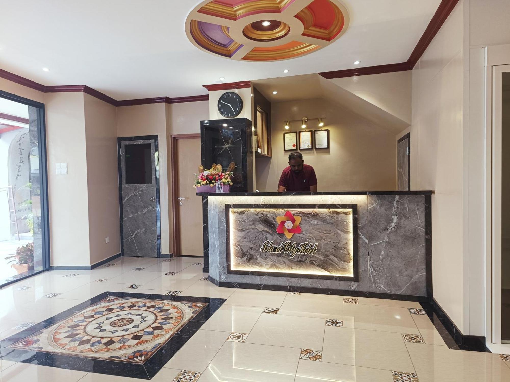 Capital O 90897 Island Hotel George Town