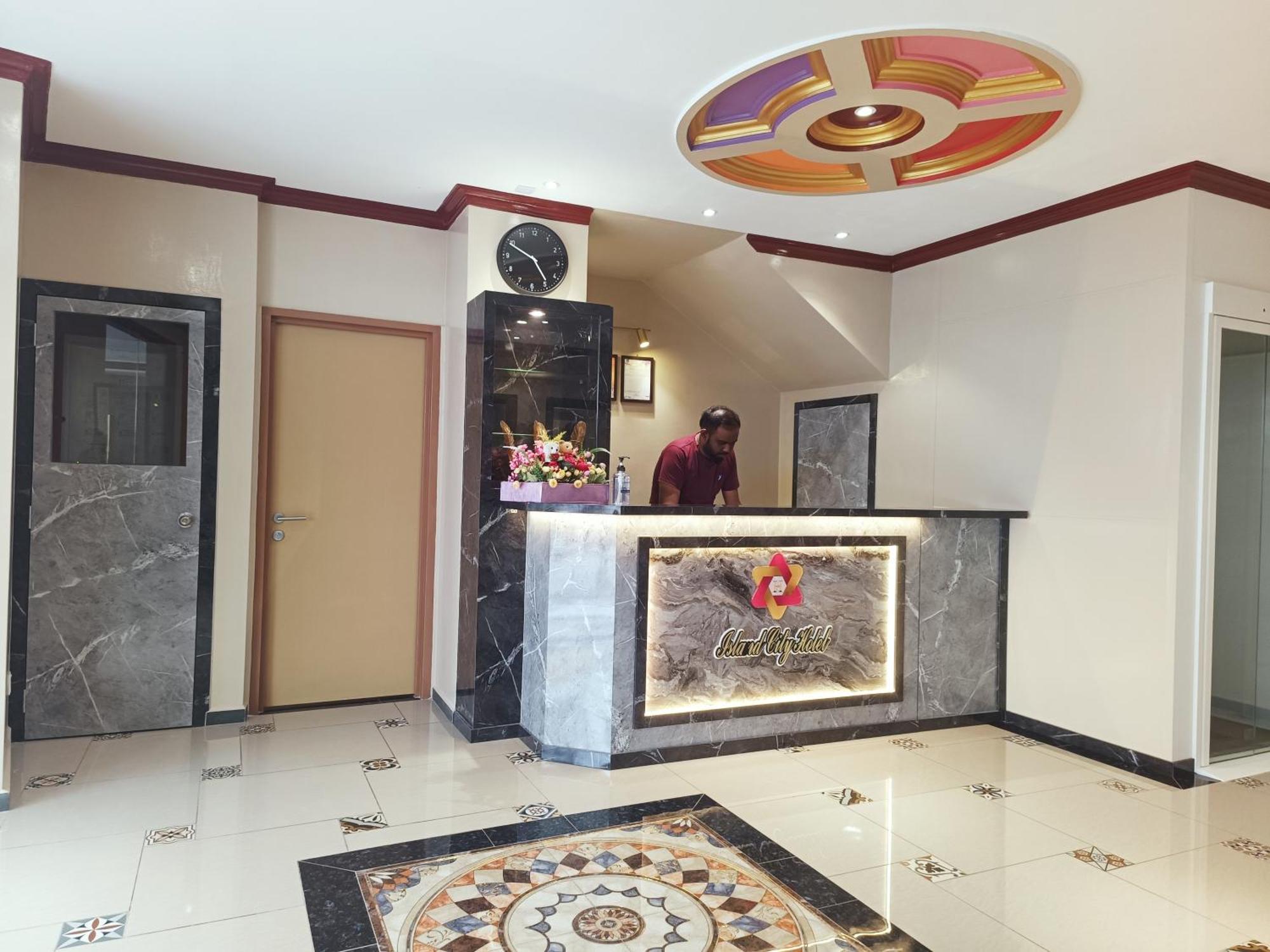 Hotel Capital O 90897 Island George Town
