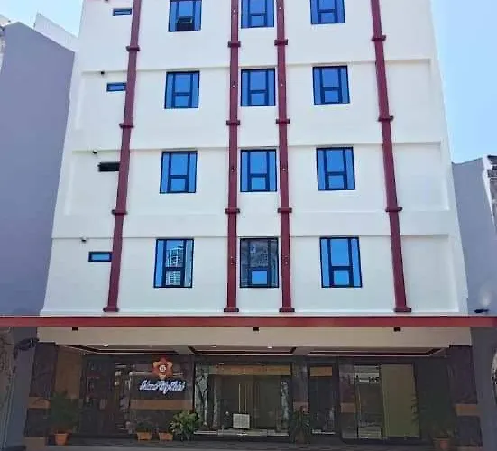 Capital O 90897 Island City Hotel