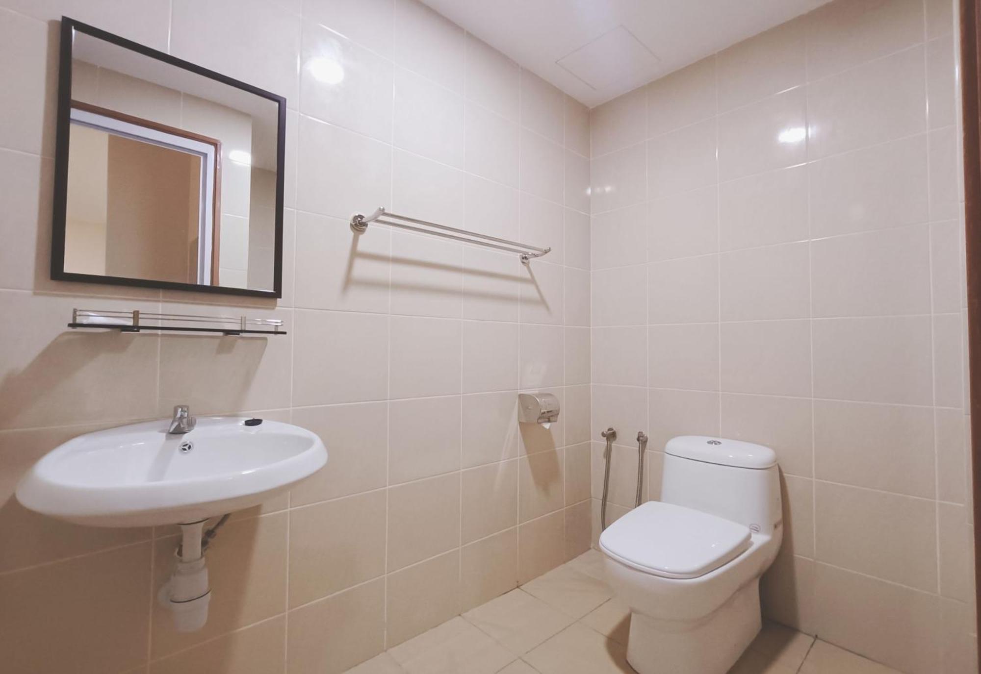 Hotel Capital O 90897 Island George Town