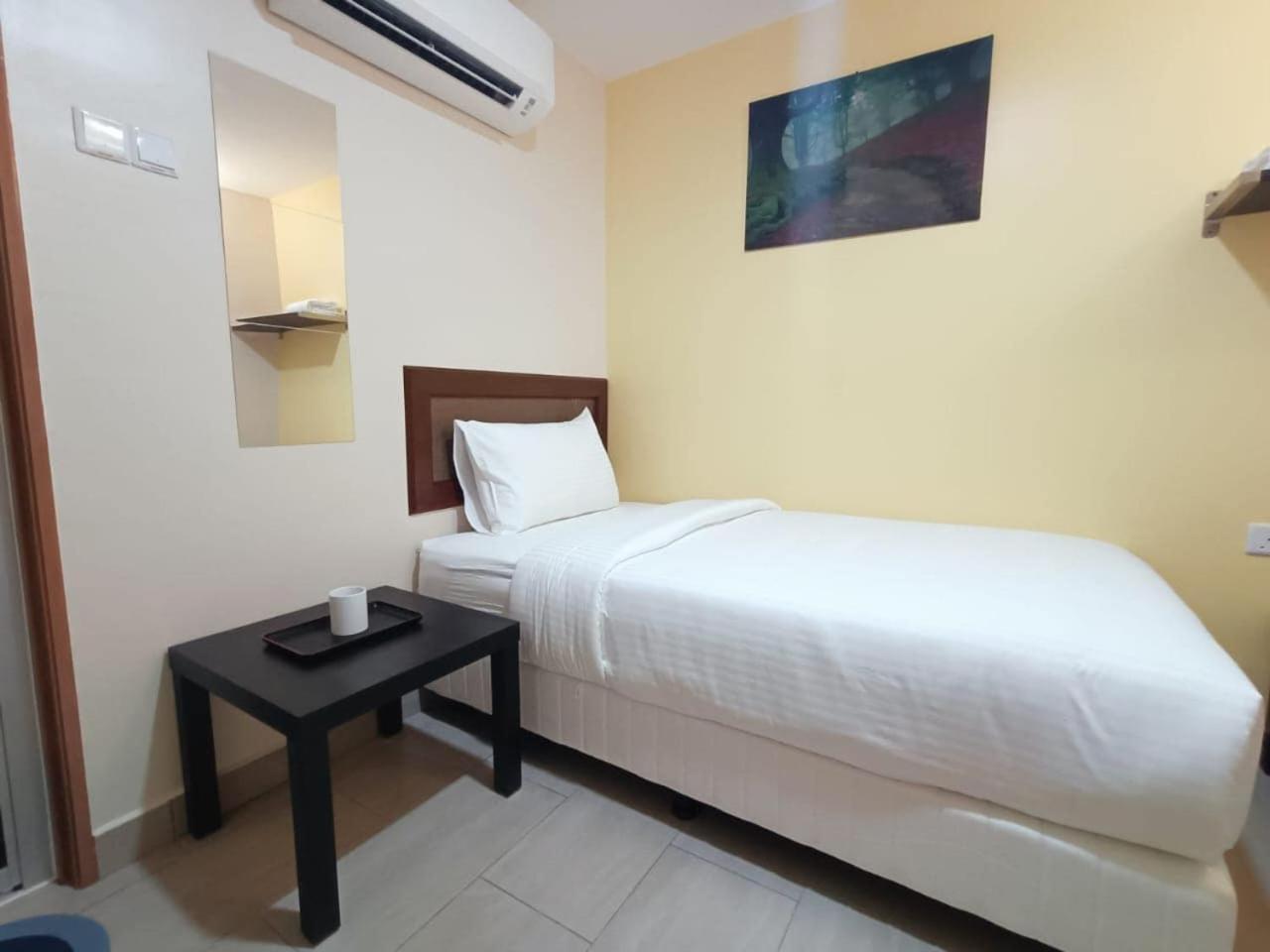 Hotel Capital O 90897 Island