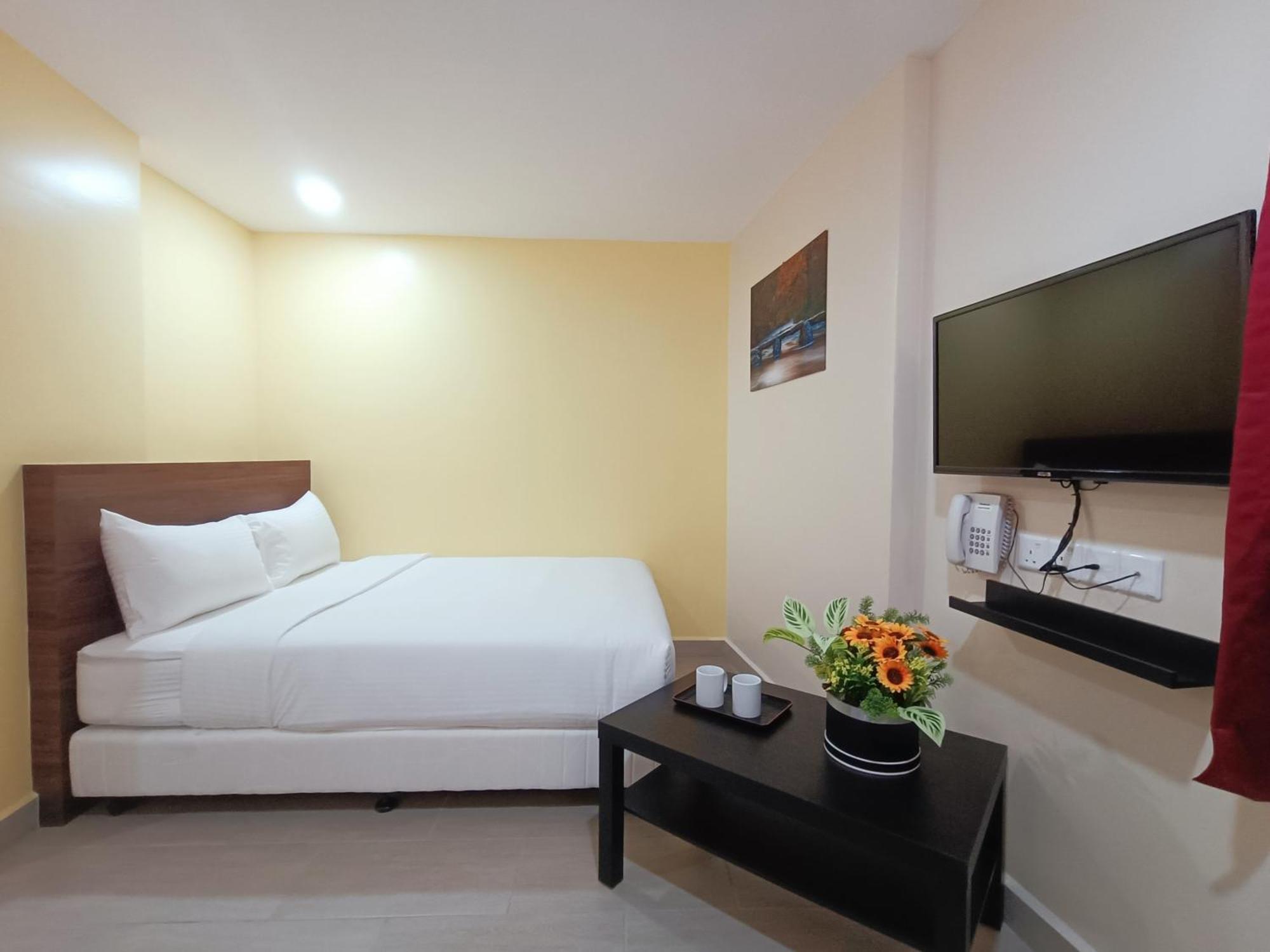 Capital O 90897 Island Hotel George Town