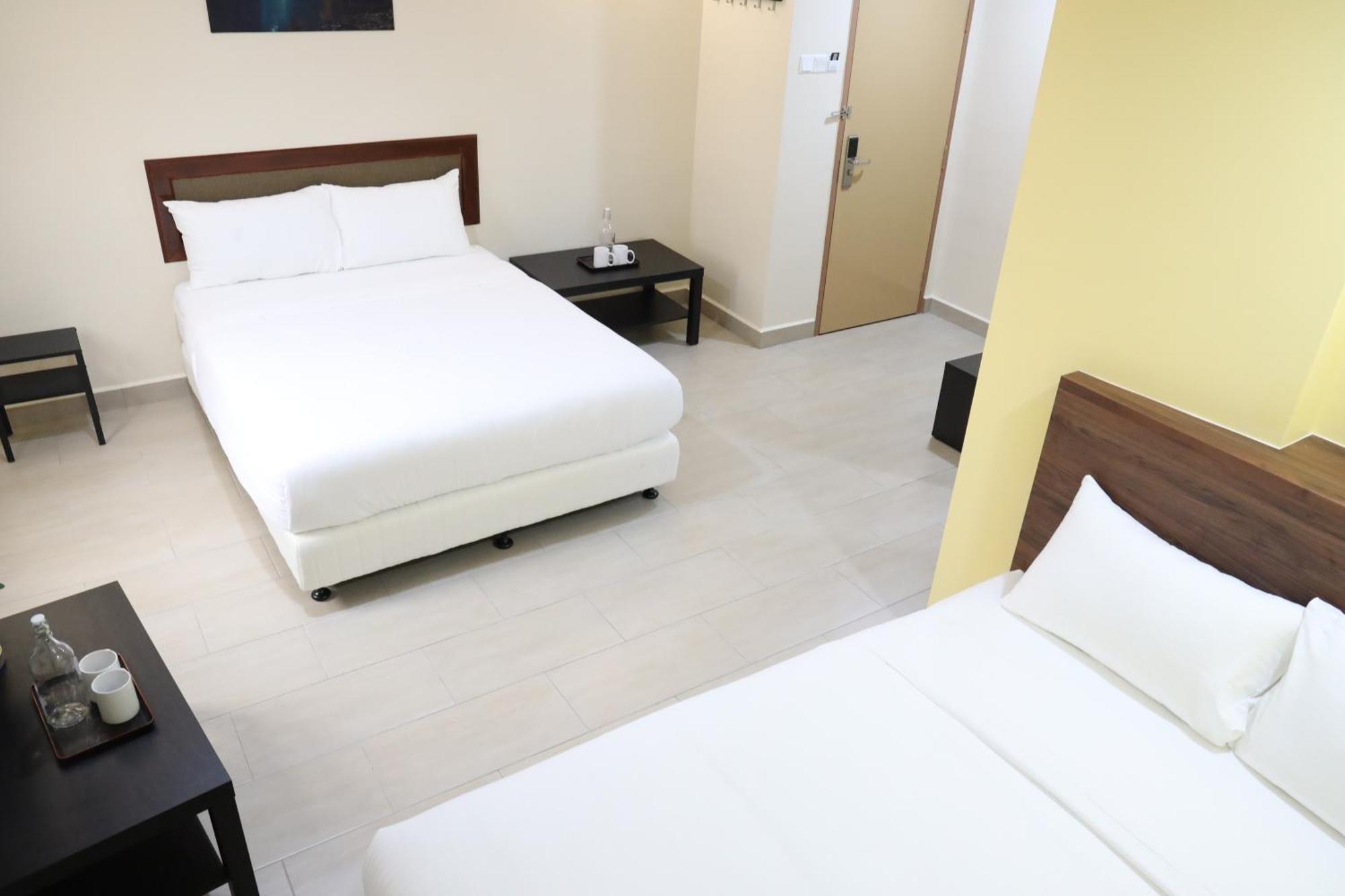 Hotel Capital O 90897 Island George Town
