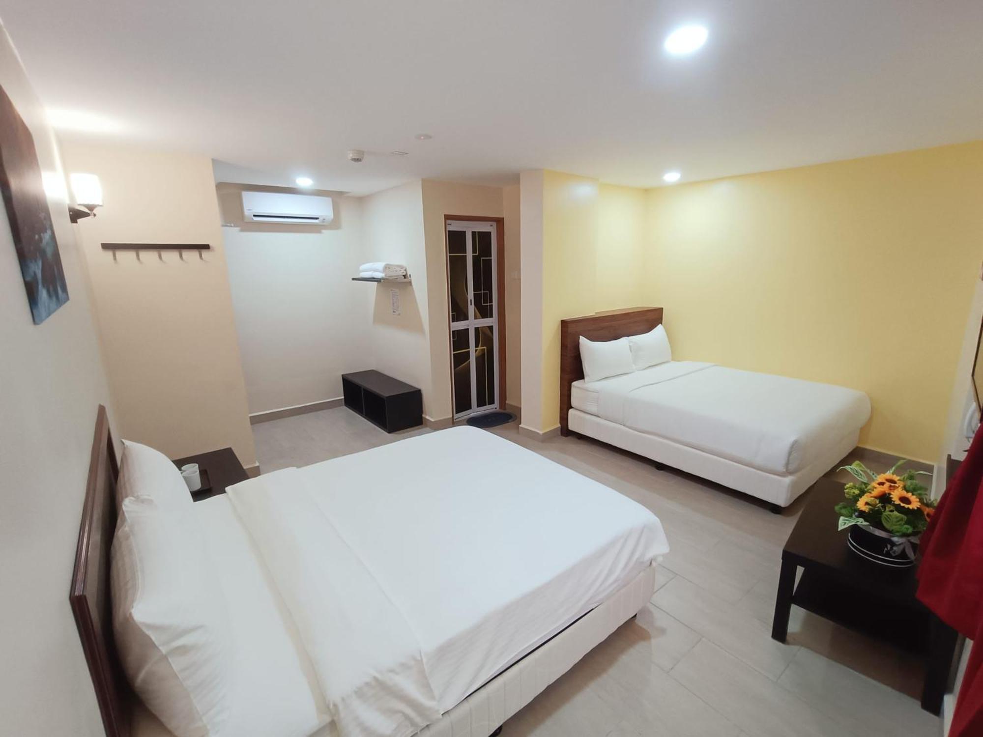 Capital O 90897 Island Hotel