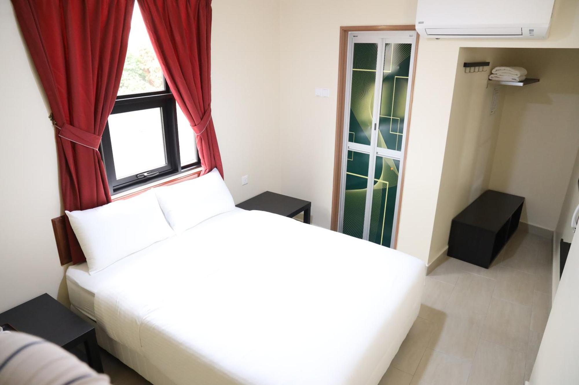 Capital O 90897 Island Hotel