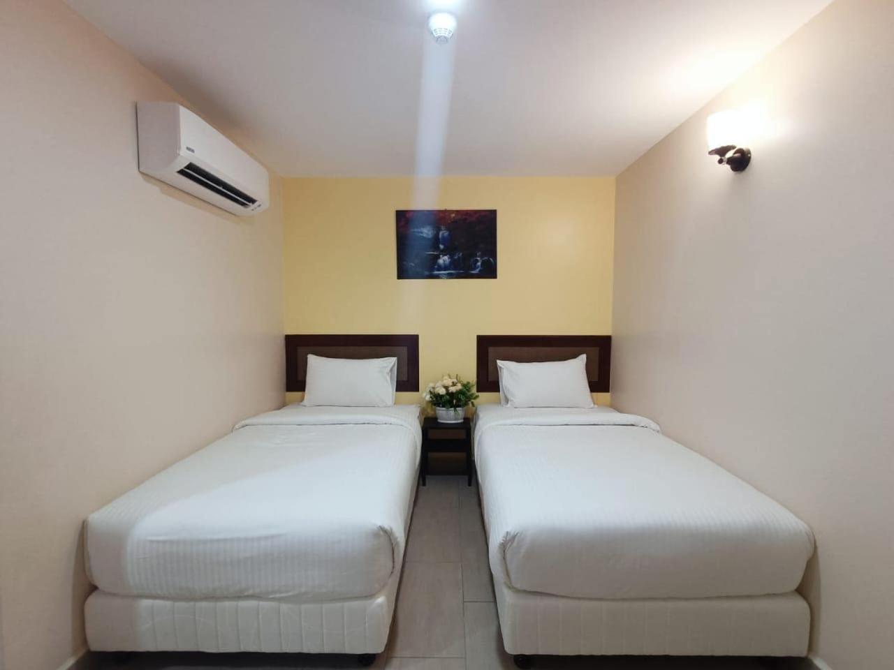 Hotel Capital O 90897 Island 3*