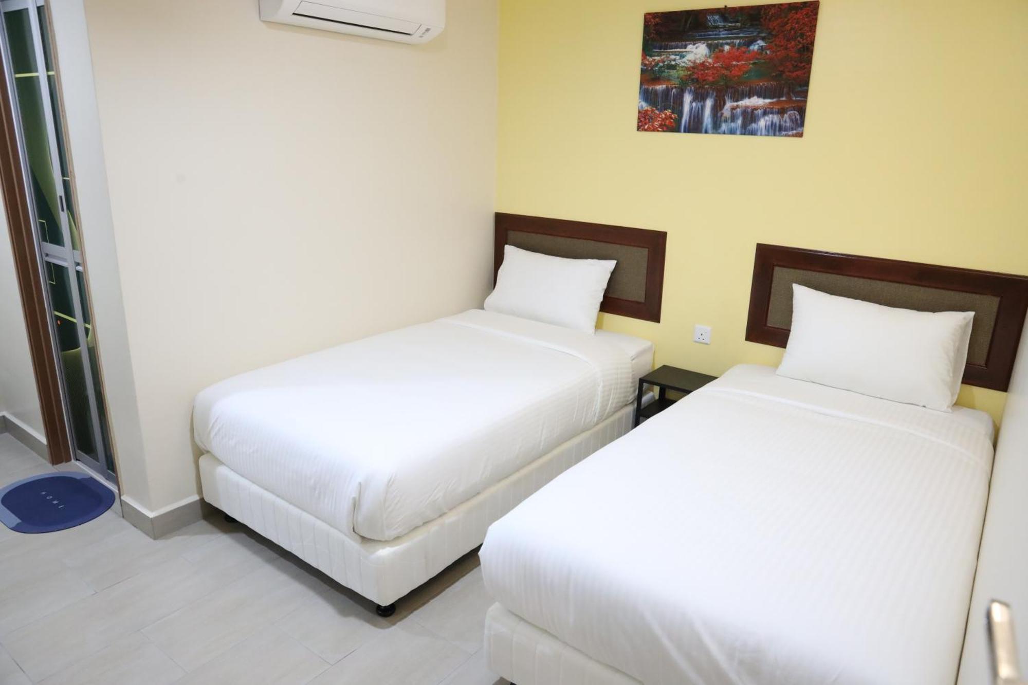 Capital O 90897 Island George Town