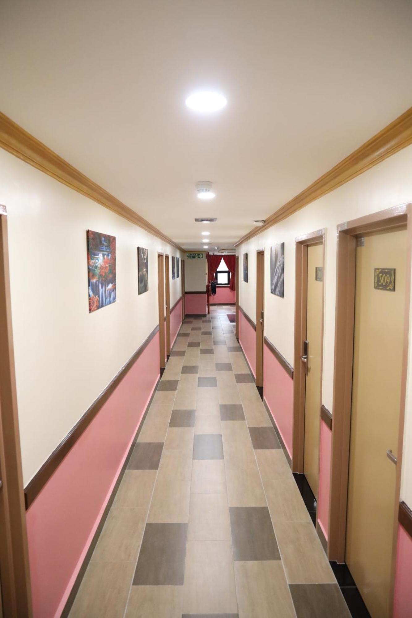 Hotel Capital O 90897 Island George Town