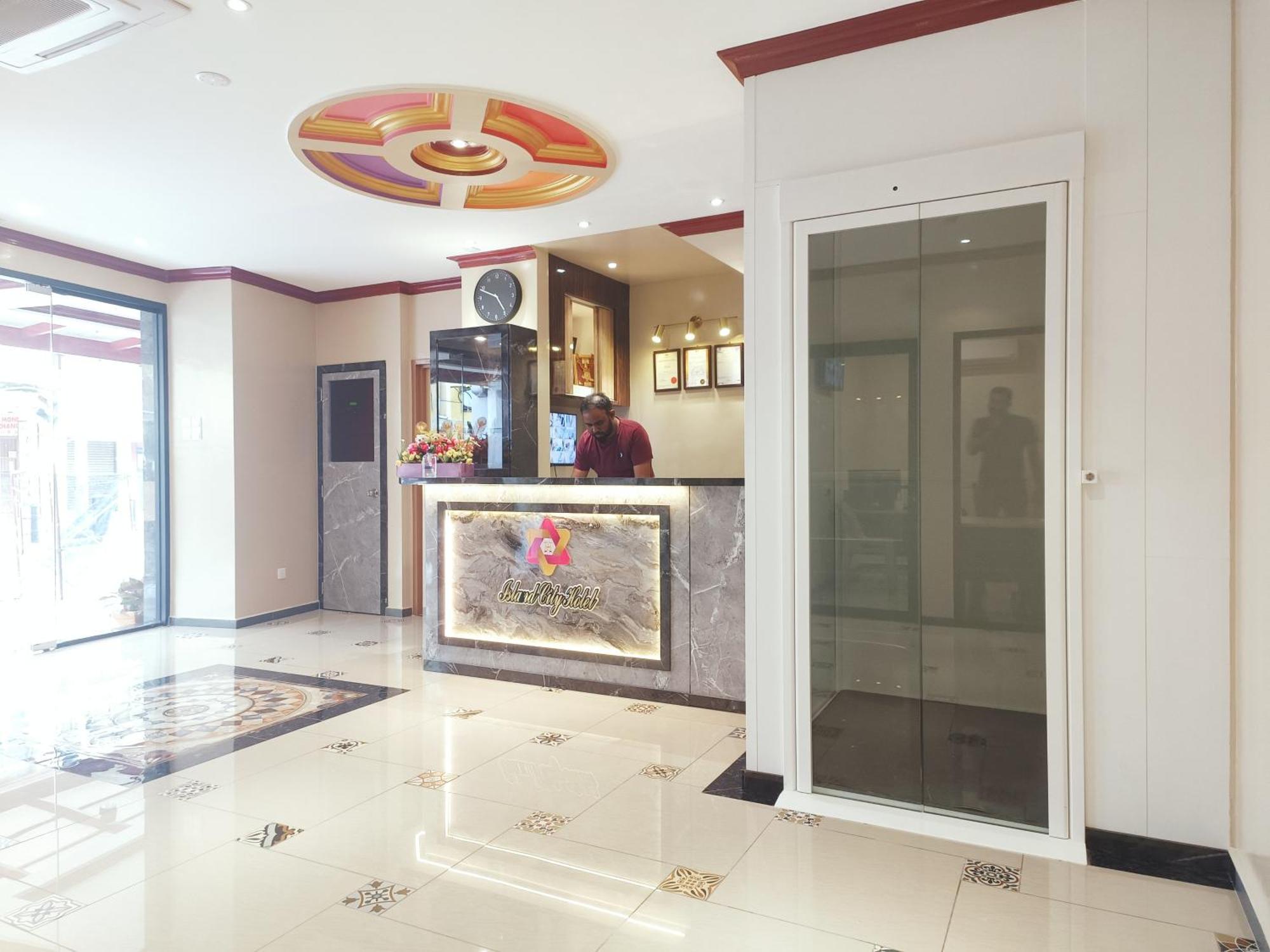 Hotel Capital O 90897 Island George Town